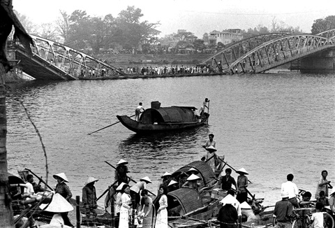 Trường Tiền - chuyện chưa kể cây cầu lịch sử - Kỳ 3: Chiếc cầu truân chuyên - Ảnh 2. Trường Tiền - chuyện chưa kể cây cầu lịch sử - Kỳ 3: Chiếc cầu truân chuyên - Ảnh 2.