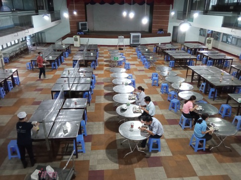 Người dân còn cần đường, chúng tôi còn sản xuất - Ảnh 2. Người dân còn cần đường, chúng tôi còn sản xuất - Ảnh 2.