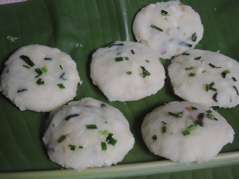 Thơm nồng nàn bánh sắn nướng - món ngon lưu dấu tuổi thơ - Ảnh 3. Thơm nồng nàn bánh sắn nướng - món ngon lưu dấu tuổi thơ - Ảnh 3.