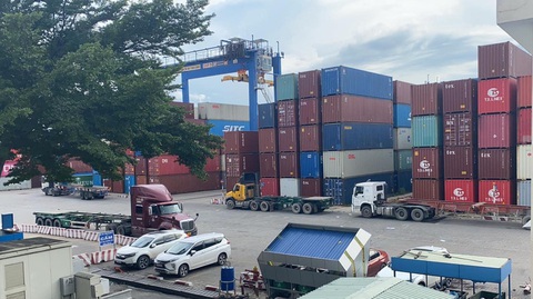 TP.HCM và Bà Rịa - Vũng Tàu tìm cách giải tỏa ùn tắc hàng ở cảng Cát Lái - Ảnh 1. TP.HCM và Bà Rịa - Vũng Tàu tìm cách giải tỏa ùn tắc hàng ở cảng Cát Lái - Ảnh 1.