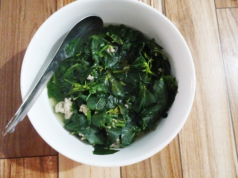 Canh tập tàng, chả da đầu heo, cá đồng chiên... má làm ngày buộc chân bó gối - Ảnh 2. Canh tập tàng, chả da đầu heo, cá đồng chiên... má làm ngày buộc chân bó gối - Ảnh 2.