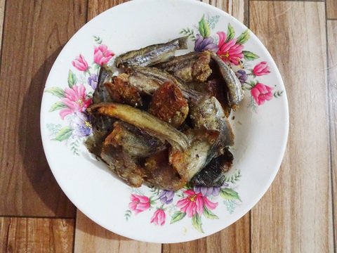 Canh tập tàng, chả da đầu heo, cá đồng chiên... má làm ngày buộc chân bó gối - Ảnh 3. Canh tập tàng, chả da đầu heo, cá đồng chiên... má làm ngày buộc chân bó gối - Ảnh 3.