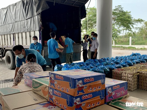 An Giang chở hơn 10 tấn nông sản tiếp sức cho công nhân Bình Dương - Ảnh 1. An Giang chở hơn 10 tấn nông sản tiếp sức cho công nhân Bình Dương - Ảnh 1.