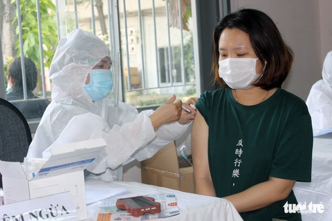 Trong tháng 8, Đồng Nai tiêm vắc xin cho 26,3% lao động tại 7 địa phương ‘nguy cơ cao’ - Ảnh 1. Trong tháng 8, Đồng Nai tiêm vắc xin cho 26,3% lao động tại 7 địa phương ‘nguy cơ cao’ - Ảnh 1.