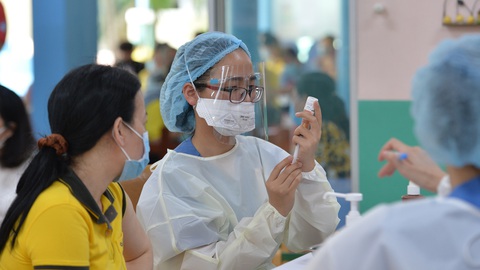 Sau 8-8, cắt vắc xin của tỉnh chậm tiêm: phải kỷ luật người có trách nhiệm chứ không lẽ phạt dân - Ảnh 1. Sau 8-8, cắt vắc xin của tỉnh chậm tiêm: phải kỷ luật người có trách nhiệm chứ không lẽ phạt dân - Ảnh 1.