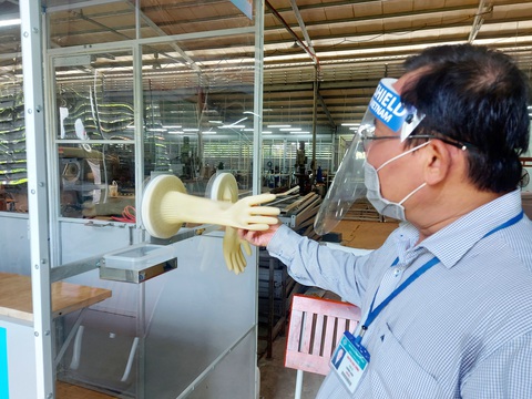 Trường ĐH Cần Thơ chế tạo buồng lấy mẫu xét nghiệm COVID-19 di động - Ảnh 3. Trường ĐH Cần Thơ chế tạo buồng lấy mẫu xét nghiệm COVID-19 di động - Ảnh 3.