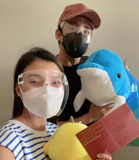 Thúy Diễm, Lương Thế Thành xung phong hiến máu, nghệ sĩ nỗ lực giúp người khó khăn trong mùa dịch - Ảnh 1. Thúy Diễm, Lương Thế Thành xung phong hiến máu, nghệ sĩ nỗ lực giúp người khó khăn trong mùa dịch - Ảnh 1.
