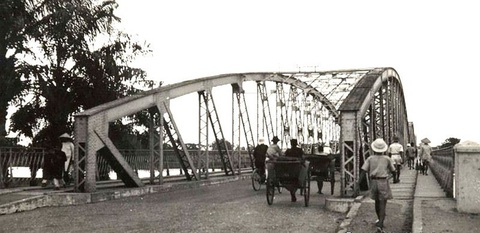 Trường Tiền - chuyện chưa kể cây cầu lịch sử: Kỳ 4: Sự thật dấu ấn Eiffel - Ảnh 2. Trường Tiền - chuyện chưa kể cây cầu lịch sử: Kỳ 4: Sự thật dấu ấn Eiffel - Ảnh 2.