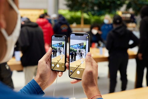 Điện thoại iPhone có thể phát hiện và tố cáo hình ảnh ấu dâm - Ảnh 1. Điện thoại iPhone có thể phát hiện và tố cáo hình ảnh ấu dâm - Ảnh 1.