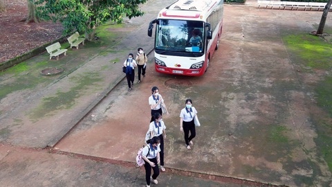 Thi tốt nghiệp THPT đợt 2: Thí sinh ăn ở ngay tại trường thi, được thầy cô tiếp sức - Ảnh 2. Thi tốt nghiệp THPT đợt 2: Thí sinh ăn ở ngay tại trường thi, được thầy cô tiếp sức - Ảnh 2.