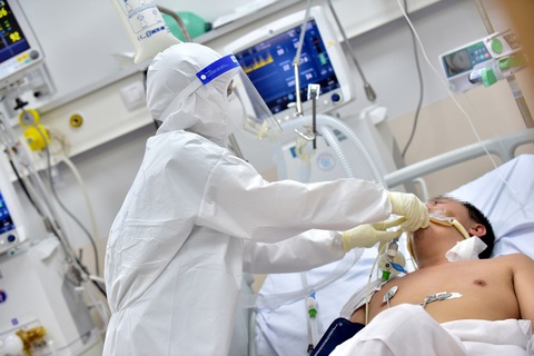 200 bệnh nhân nặng, nguy kịch được điều trị giảm nhẹ tại Bệnh viện hồi sức COVID-19 - Ảnh 1. 200 bệnh nhân nặng, nguy kịch được điều trị giảm nhẹ tại Bệnh viện hồi sức COVID-19 - Ảnh 1.