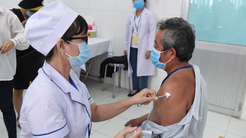5 tỉnh thành muốn tiêm thử vắc xin Nano Covax, Bộ Y tế nói gì? - Ảnh 1. 5 tỉnh thành muốn tiêm thử vắc xin Nano Covax, Bộ Y tế nói gì? - Ảnh 1.