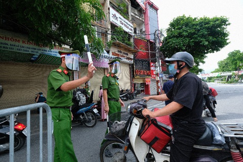 Trưa 6-8, Hà Nội công bố thêm 40 ca COVID-19, có chùm ca ở siêu thị, công trường xây dựng - Ảnh 1. Trưa 6-8, Hà Nội công bố thêm 40 ca COVID-19, có chùm ca ở siêu thị, công trường xây dựng - Ảnh 1.