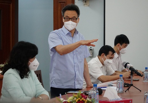 Phó thủ tướng: Sau cách ly 14 ngày, xem xét cho công nhân đến công ty sản xuất thực phẩm - Ảnh 1. Phó thủ tướng: Sau cách ly 14 ngày, xem xét cho công nhân đến công ty sản xuất thực phẩm - Ảnh 1.