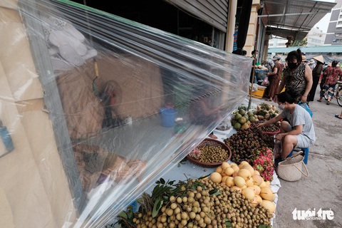 Hà Nội: Chợ đầu mối đóng cửa, tiểu thương gặp khó, giá thực phẩm tăng - Ảnh 2. Hà Nội: Chợ đầu mối đóng cửa, tiểu thương gặp khó, giá thực phẩm tăng - Ảnh 2.