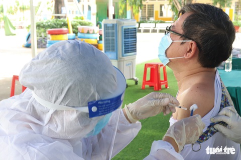Bộ Y tế: Nơi nào tiêm vắc xin chậm sẽ dừng và phân bổ cho nơi khác - Ảnh 1. Bộ Y tế: Nơi nào tiêm vắc xin chậm sẽ dừng và phân bổ cho nơi khác - Ảnh 1.