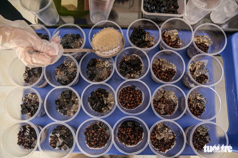 Hàng trăm cốc chè ngọt mát gửi tặng vùng xanh - Ảnh 3. Hàng trăm cốc chè ngọt mát gửi tặng vùng xanh - Ảnh 3.