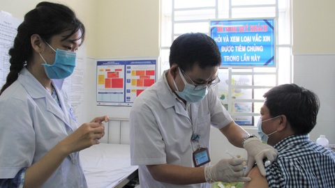 02 tiêm vắc xin tại bình dương (4) 1(read-only) 02 tiêm vắc xin tại bình dương (4) 1(read-only)