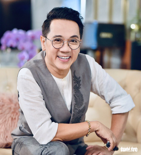 Thành Lộc, Mâu Thủy, Hương Ly hóa thân vua, hoàng hậu trong dự án Việt phục của Lê Long Dũng - Ảnh 2. Thành Lộc, Mâu Thủy, Hương Ly hóa thân vua, hoàng hậu trong dự án Việt phục của Lê Long Dũng - Ảnh 2.