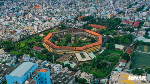 TP.HCM tiêm vắc xin ngừa COVID-19 cho can phạm, phạm nhân - Ảnh 1. TP.HCM tiêm vắc xin ngừa COVID-19 cho can phạm, phạm nhân - Ảnh 1.