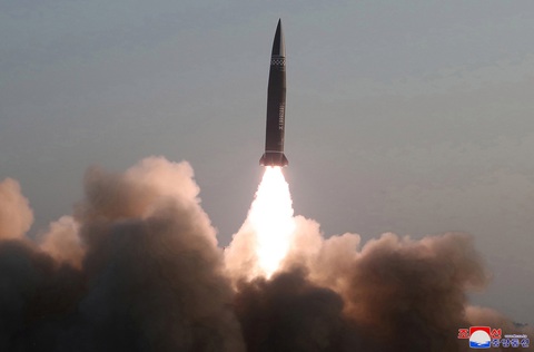 Reuters: Báo cáo mật của LHQ nói Triều Tiên vẫn phát triển chương trình tên lửa đạn đạo và hạt nhân - Ảnh 1. Reuters: Báo cáo mật của LHQ nói Triều Tiên vẫn phát triển chương trình tên lửa đạn đạo và hạt nhân - Ảnh 1.