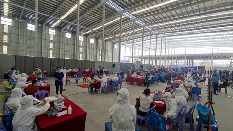 Nhiều phường hoãn tiêm do thiếu vắc xin, Bình Dương hỏa tốc cầu cứu Bộ Y tế - Ảnh 3. Nhiều phường hoãn tiêm do thiếu vắc xin, Bình Dương hỏa tốc cầu cứu Bộ Y tế - Ảnh 3.