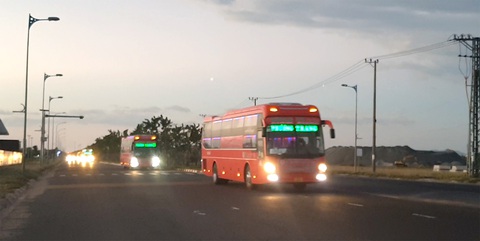 Người dân được đón từ phía Nam về Phú Yên phải cách ly tập trung 7 ngày - Ảnh 1. Người dân được đón từ phía Nam về Phú Yên phải cách ly tập trung 7 ngày - Ảnh 1.