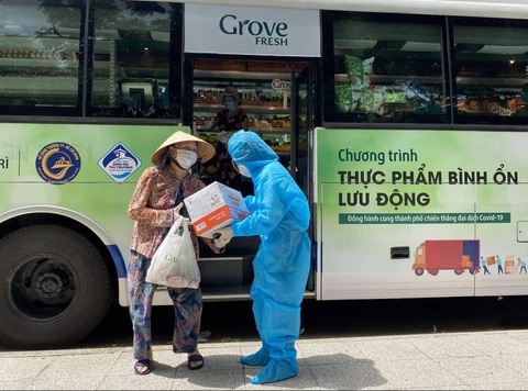 Chợ ở TP.HCM biến hình với các đội bán hàng lưu động, bán theo combo - Ảnh 7. Chợ ở TP.HCM biến hình với các đội bán hàng lưu động, bán theo combo - Ảnh 7.