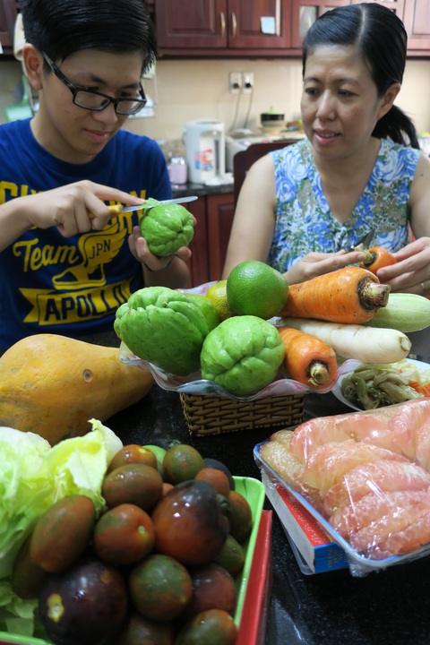 Cùng con làm việc nhà mùa giãn cách - Ảnh 1. Cùng con làm việc nhà mùa giãn cách - Ảnh 1.