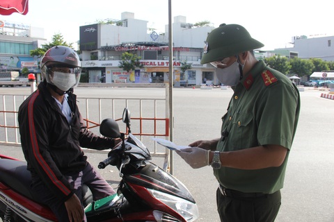 Đà Nẵng: Giải quyết nhanh đơn hàng cho dân ở khu vực phong tỏa trong phong tỏa - Ảnh 2. Đà Nẵng: Giải quyết nhanh đơn hàng cho dân ở khu vực phong tỏa trong phong tỏa - Ảnh 2.