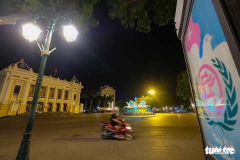 Hình ảnh Hà Nội im vắng trong những đêm giãn cách - Ảnh 4. Hình ảnh Hà Nội im vắng trong những đêm giãn cách - Ảnh 4.