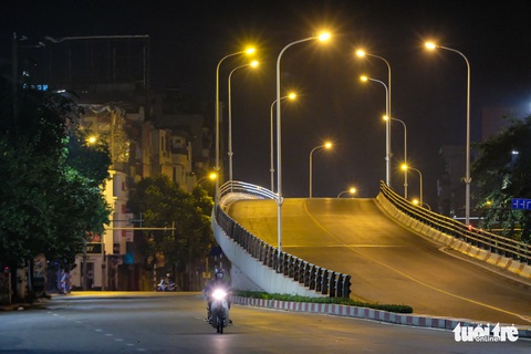 Hình ảnh Hà Nội im vắng trong những đêm giãn cách - Ảnh 11. Hình ảnh Hà Nội im vắng trong những đêm giãn cách - Ảnh 11.