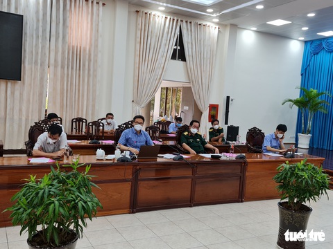 Phó thủ tướng Vũ Đức Đam: An Giang nên hướng dẫn người dân tự lấy mẫu xét nghiệm COVID-19 - Ảnh 1. Phó thủ tướng Vũ Đức Đam: An Giang nên hướng dẫn người dân tự lấy mẫu xét nghiệm COVID-19 - Ảnh 1.
