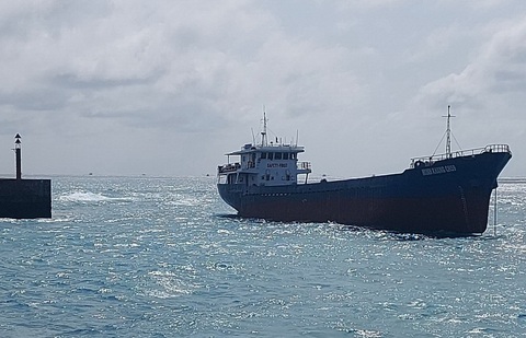 Tàu Minh Khang gặp nạn ở biển Phú Quý, khẩn trương ứng phó sự cố tràn dầu - Ảnh 1. Tàu Minh Khang gặp nạn ở biển Phú Quý, khẩn trương ứng phó sự cố tràn dầu - Ảnh 1.