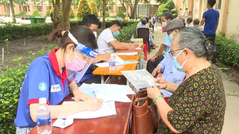 Người tiêm đủ vắc xin về Bình Phước từ vùng dịch chỉ phải theo dõi tại nhà - Ảnh 3. Người tiêm đủ vắc xin về Bình Phước từ vùng dịch chỉ phải theo dõi tại nhà - Ảnh 3.