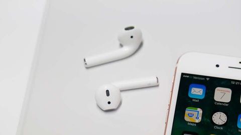 Washington DC tặng AirPod cho thiếu niên tiêm vắc xin COVID-19 mũi đầu - Ảnh 1. Washington DC tặng AirPod cho thiếu niên tiêm vắc xin COVID-19 mũi đầu - Ảnh 1.