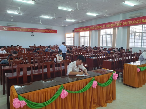 Khởi tố vụ 29 quái xế chặn quốc lộ đua xe trái phép ở Tiền Giang - Ảnh 2. Khởi tố vụ 29 quái xế chặn quốc lộ đua xe trái phép ở Tiền Giang - Ảnh 2.