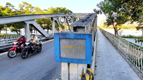 Trường Tiền - chuyện chưa kể cây cầu lịch sử: Kỳ cuối: Trường Tiền - sức sống trường cửu - Ảnh 2. Trường Tiền - chuyện chưa kể cây cầu lịch sử: Kỳ cuối: Trường Tiền - sức sống trường cửu - Ảnh 2.