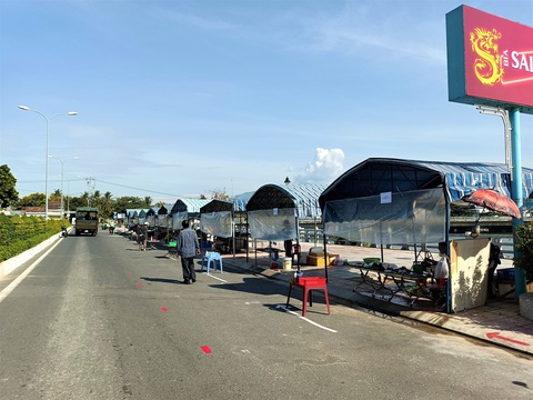 Nha Trang đưa chợ dã chiến ra phố - Ảnh 2. Nha Trang đưa chợ dã chiến ra phố - Ảnh 2.