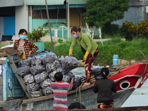 Ngắm chợ nổi lớn nhất miền Tây ngày giãn cách - Ảnh 12. Ngắm chợ nổi lớn nhất miền Tây ngày giãn cách - Ảnh 12.