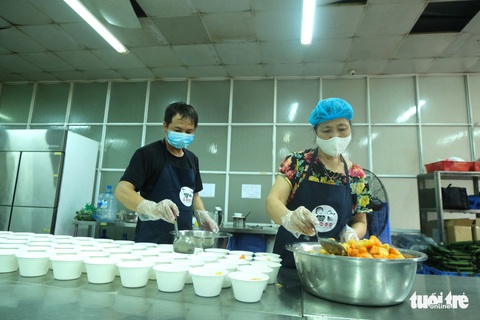 10.000 suất ăn xanh gửi tặng y bác sĩ tuyến đầu - Ảnh 1. 10.000 suất ăn xanh gửi tặng y bác sĩ tuyến đầu - Ảnh 1.