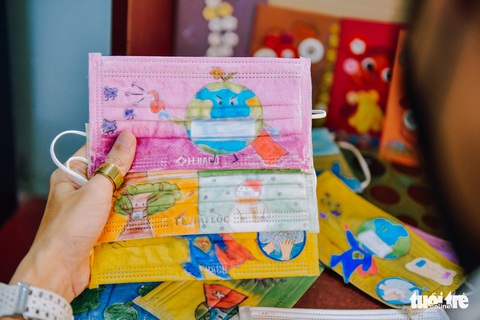 9X làm tranh từ nút áo tuyên truyền phòng chống dịch COVID-19 - Ảnh 7. 9X làm tranh từ nút áo tuyên truyền phòng chống dịch COVID-19 - Ảnh 7.
