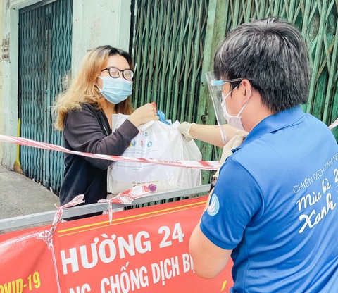 Nhiều đại học tặng thực phẩm, nấu ăn miễn phí cho sinh viên trong dịch COVID-19 - Ảnh 4. Nhiều đại học tặng thực phẩm, nấu ăn miễn phí cho sinh viên trong dịch COVID-19 - Ảnh 4.