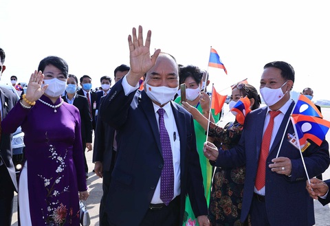 Chủ tịch nước Nguyễn Xuân Phúc lên đường thăm hữu nghị chính thức Lào - Ảnh 1. Chủ tịch nước Nguyễn Xuân Phúc lên đường thăm hữu nghị chính thức Lào - Ảnh 1.