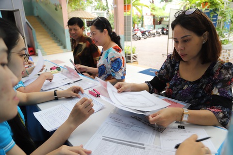 Tuyển sinh đầu cấp trực tuyến: Bối rối và hồi hộp - Ảnh 1. Tuyển sinh đầu cấp trực tuyến: Bối rối và hồi hộp - Ảnh 1.