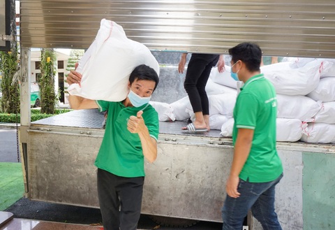 Hệ thống 5F trao quà 1,744 tỉ đồng góp sức chống COVID-19 - Ảnh 3. Hệ thống 5F trao quà 1,744 tỉ đồng góp sức chống COVID-19 - Ảnh 3.