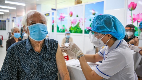 TP.HCM cạn vắc xin, Bộ Y tế nói còn nhiều - Ảnh 2. TP.HCM cạn vắc xin, Bộ Y tế nói còn nhiều - Ảnh 2.