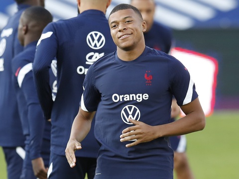 Real hỏi mua Mbappe với giá 220 triệu euro, PSG vẫn từ chối - Ảnh 1. Real hỏi mua Mbappe với giá 220 triệu euro, PSG vẫn từ chối - Ảnh 1.