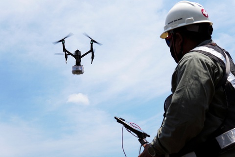 Indonesia dùng drone giao hàng cho bệnh nhân COVID-19 tại nhà - Ảnh 2. Indonesia dùng drone giao hàng cho bệnh nhân COVID-19 tại nhà - Ảnh 2.
