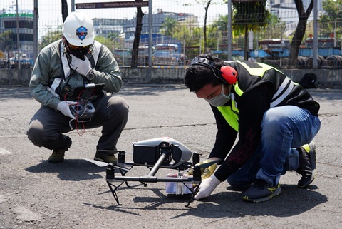 Indonesia dùng drone giao hàng cho bệnh nhân COVID-19 tại nhà - Ảnh 3. Indonesia dùng drone giao hàng cho bệnh nhân COVID-19 tại nhà - Ảnh 3.